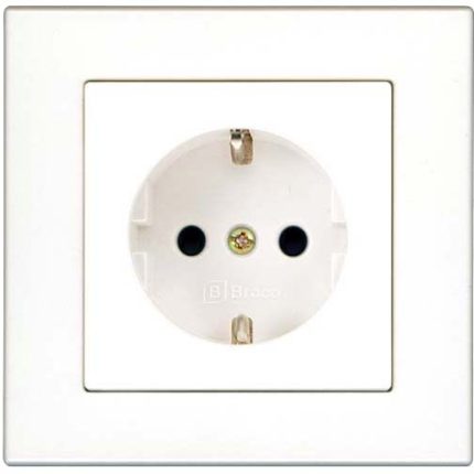 Socket Outlet With Child Protection
